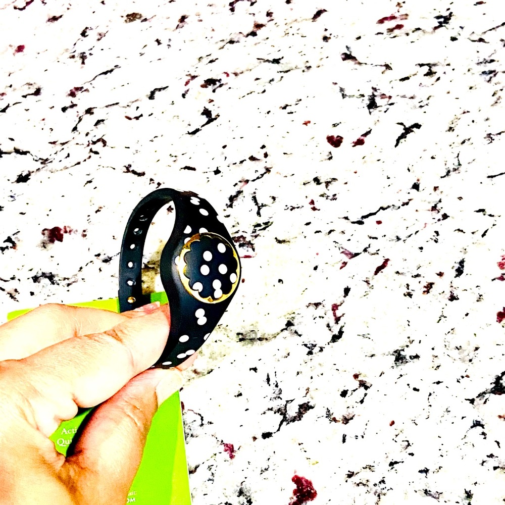 EUC kate spade new york black scallop activity tracker
